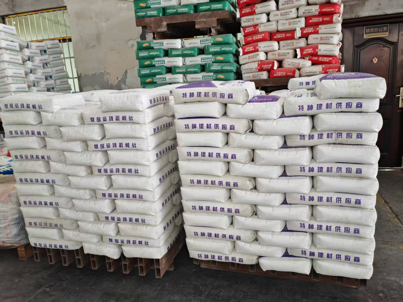 盐湖拱顶带模注浆料