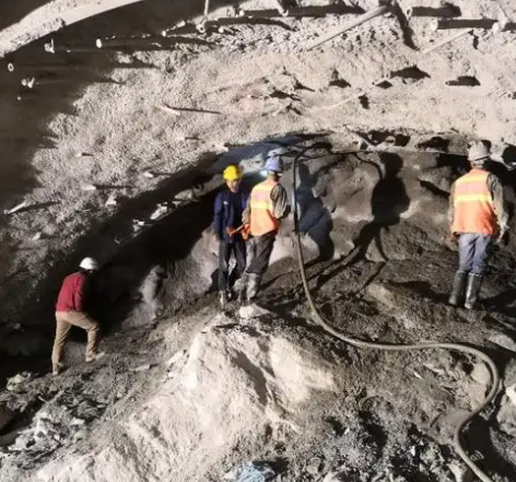 盐湖拱顶带模注浆料的施工流程及注意事项